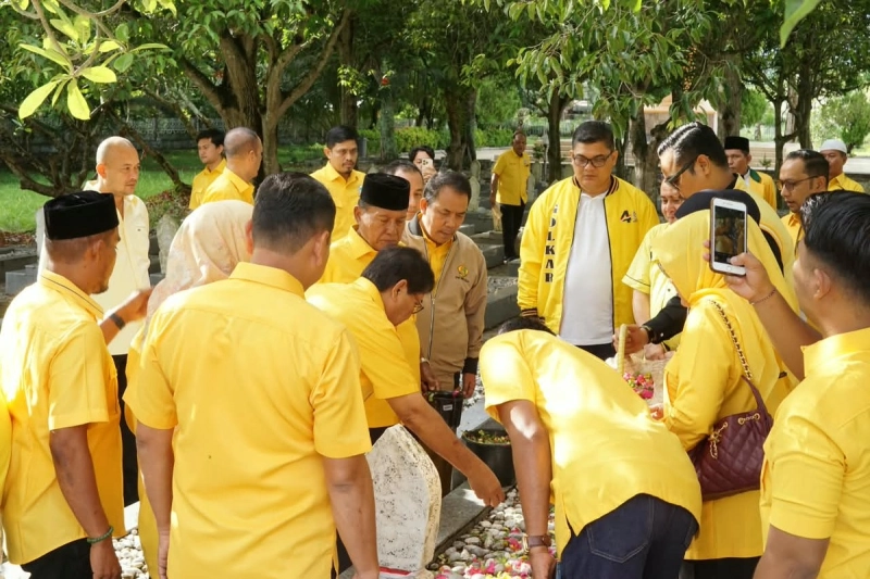 Golkar Aceh Ziarah ke Makam Pahlawan Peringati HUT ke-62